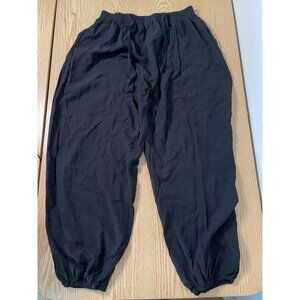 B60 Women’s Siriparn Rayon Lightweight Shorter Pants Capris Black size Small